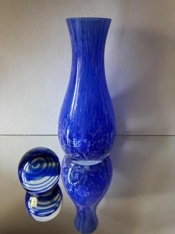 Wazon z wirującą kulą art „Kobaltowa Fala”