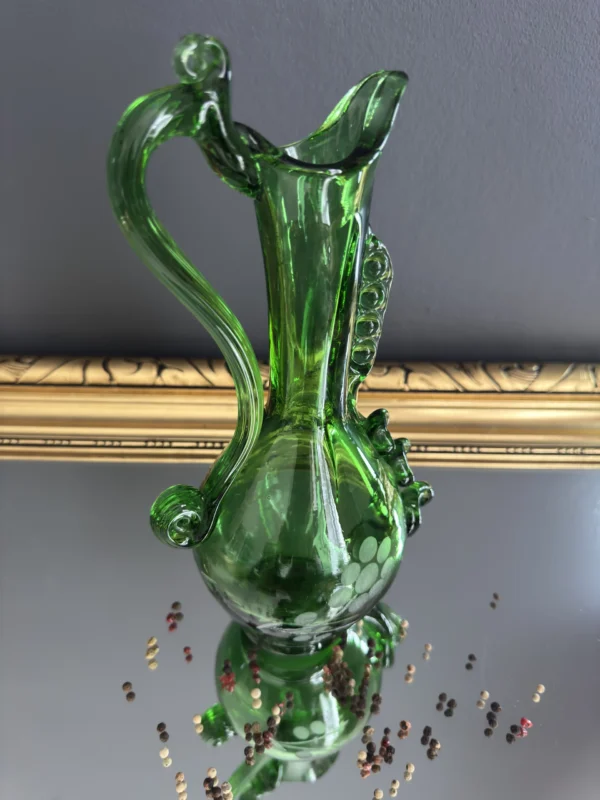 Dzbanek art glass retro zielony z motywem winorośli  "Szmaragdowy ogród"