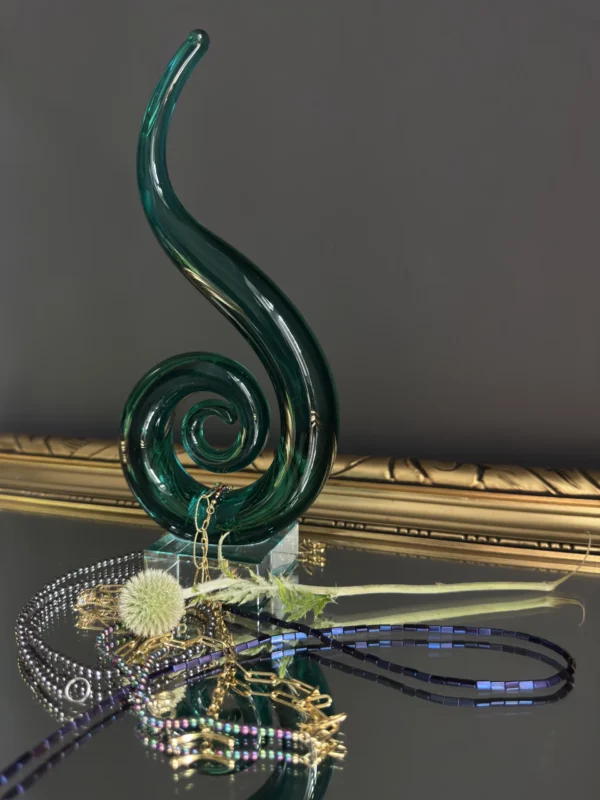 Unikatowa rzeźba ze szkła Murano  "Szmaragdowy wir elegancji"