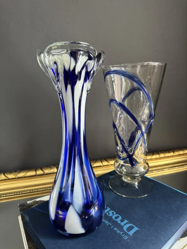 Zestaw wazonów art glass vintage  „Błękitne wstęgi”